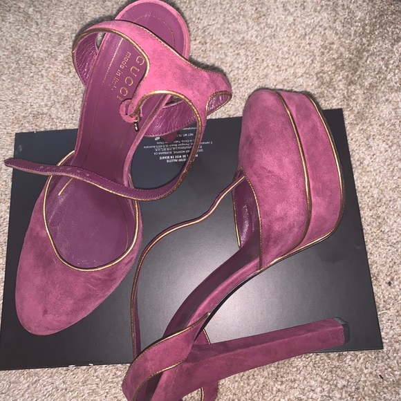 Gucci Shoes - Pretty purple velvet heels 👠 ♥️